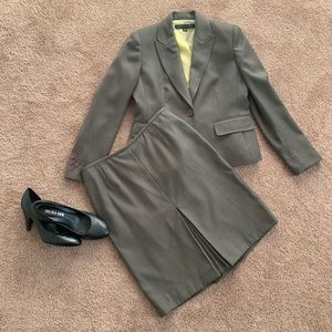 Anne Klein Olive Green 2-piece Suit - 4P